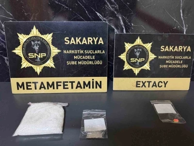 İstanbul&rsquo;dan Sakarya&rsquo;ya uyuşturucu getiren 3 ş&uuml;pheli tutuklandı
