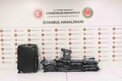 İstanbul Havalimanı&rsquo;nda uyuşturucu operasyonu: 22,5 kilogram esrar ele ge&ccedil;irildi
