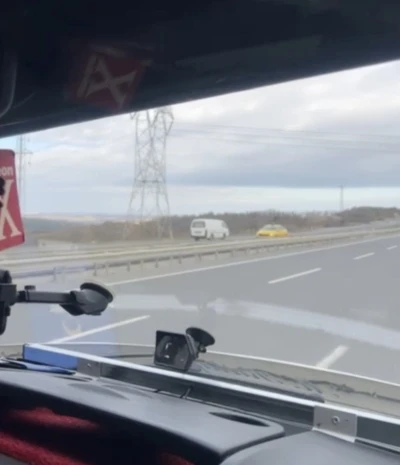 İstanbul Havalimanı yolunda ters y&ouml;nde giden ara&ccedil; kamerada
