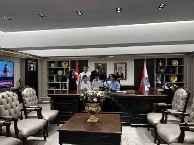 İstanbul İl Emniyet M&uuml;d&uuml;r&uuml; Yıldız, koltuğunu şehit &ccedil;ocuğuna devretti
