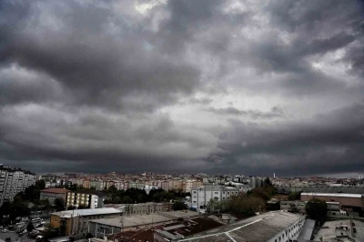 İstanbul’un üzerine kara bulutlar çöktü
