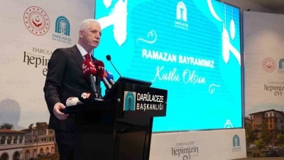 İstanbul Valisi G&uuml;l, Dar&uuml;laceze sakinleriyle bayramlaştı
