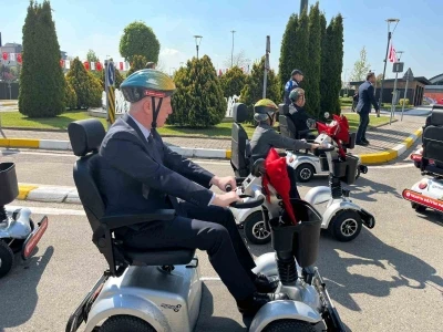 İstanbul Valisi G&uuml;l: "B&uuml;t&uuml;n vatandaşlarımızın trafik bilincini &ouml;ğrenmesi ve bunu kendi hayatında uygulaması lazım"
