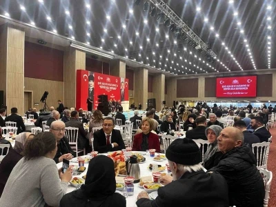 İstanbul Valisi G&uuml;l, şehit aileleri ve gazilerle iftarda buluştu
