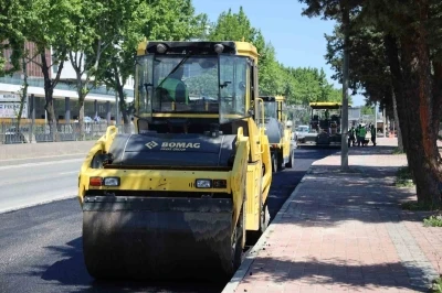 İstanbul Yolu&rsquo;nda hummalı asfalt &ccedil;alışması
