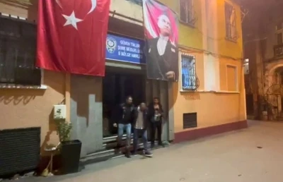 İstiklal Caddesi&rsquo;nde merdivendeki telefonu &ccedil;alan ş&uuml;pheli yakalandı
