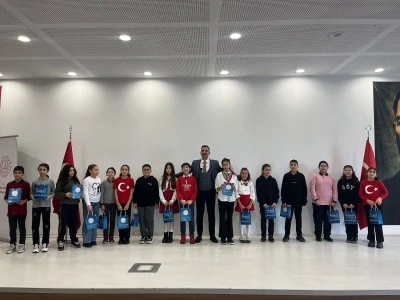İstiklal Marşı G&uuml;zel Okuma Yarışması&rsquo;nda il birincisi Kula&rsquo;dan
