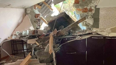 İstinat duvarı &ccedil;&ouml;k&uuml;nce ortalık savaş alanına d&ouml;nd&uuml;
