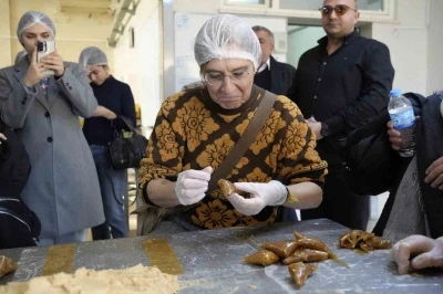 İtalyan Erasmus öğrencileri Gümüşhane’de pestil-köme ustası oldu
