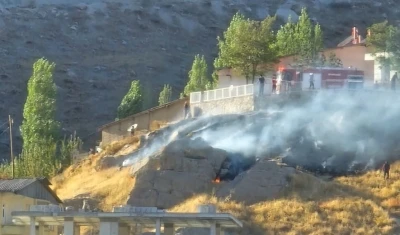 İtfaiye ekibinden anız yangınlarına müdahale
