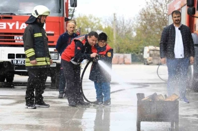 İtfaiye ekiplerinden &ouml;zel bireylere yangın eğitimi
