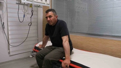 İtfaiye erinin koluna yapışan kene hastanede &ccedil;ıkarıldı
