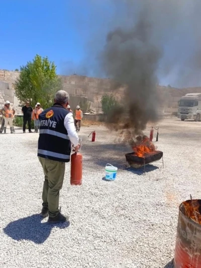 İtfaiye Müdürlüğü’nden uygulamalı eğitim
