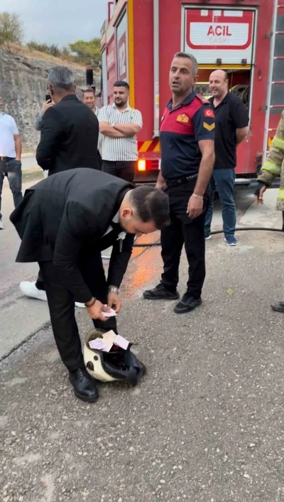 İtfaiye personelinin düğün konvoyuna mesai arkadaşlarından sürpriz
