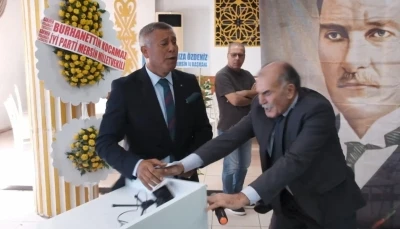 İYİ Parti kongresinde gergin anlar, kürsüyü bile devirdiler
