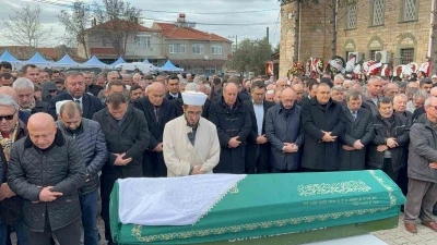 İYİ Partili Turhan &Ccedil;&ouml;mez annesini son yolculuğuna uğurladı
