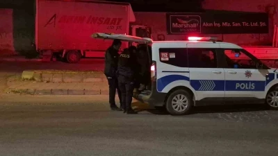 İzinli olarak cezaevinden &ccedil;ıkan şahıs annesini bı&ccedil;akla kovaladı
