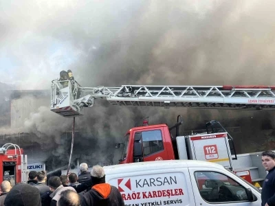 İzmir 6. Sanayi&rsquo;de yedek par&ccedil;a d&uuml;kkanında yangın
