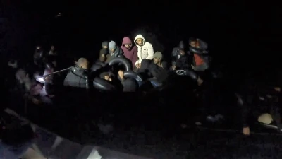 İzmir açıklarında 43 düzensiz göçmen kurtarıldı
