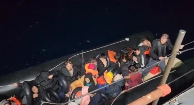 İzmir açıklarında peş peşe göçmen yakalama ve kurtarma operasyonları
