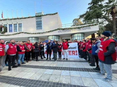 İzmir Büyükşehir işçilerinin eylemi beşinci gününde
