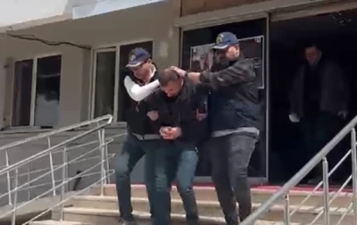 İzmir&rsquo;de 10 ayrı su&ccedil;tan aranan firari h&uuml;k&uuml;ml&uuml; operasyonla yakalandı
