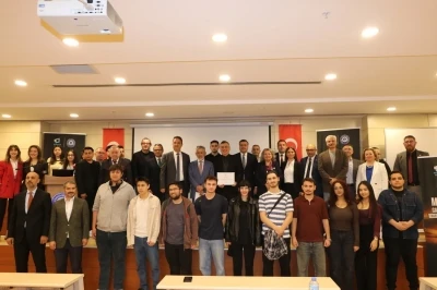 İzmir&rsquo;de 15 Temmuz manşetleri bir kez daha atıldı
