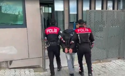 İzmir&rsquo;de 17 yıl hapisle aranan firariyi &rsquo;Yunuslar&rsquo; yakaladı
