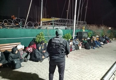 İzmir&rsquo;de 28 d&uuml;zensiz g&ouml;&ccedil;men yakalandı
