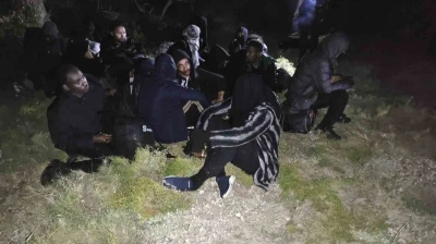 İzmir&rsquo;de 3&rsquo;&uuml; &ccedil;ocuk 29 d&uuml;zensiz g&ouml;&ccedil;men yakalandı
