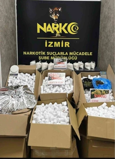 İzmir&rsquo;de 366 bin 400 uyuşturucu hap ele ge&ccedil;irildi
