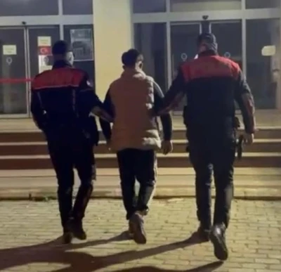 İzmir&rsquo;de 42 yılla aranan hırsız yakalandı
