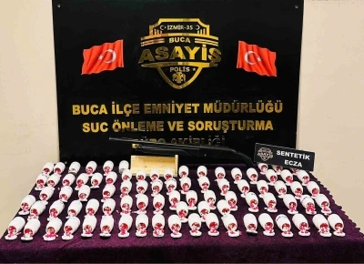 İzmir&rsquo;de 5 bine yakın uyuşturucu hap ele ge&ccedil;irildi
