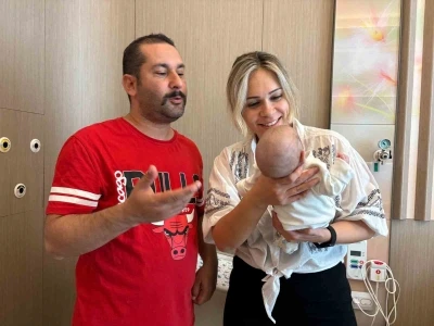 İzmir’de 540 gram olarak dünyaya gelen bebek, hayata tutundu
