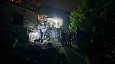 İzmir’de aile faciası: Oğlunu öldürdü, eşini ağır yaraladı
