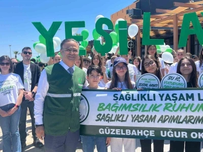 İzmir&rsquo;de bağımlılığa karşı &ccedil;ocuklar ve velilerden &lsquo;Sağlıklı Yaşam&rsquo; y&uuml;r&uuml;y&uuml;ş&uuml;
