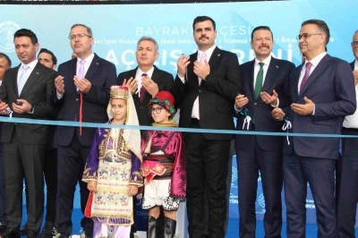 İzmir’de depremde hasar görünce yeniden yapılan 4 okulun açılışı gerçekleştirildi
