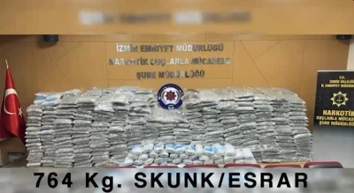 İzmir&rsquo;de d&uuml;zenlenen operasyonda 764 kilogram uyuşturucu madde ele ge&ccedil;irildi
