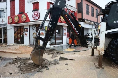 İzmir&rsquo;de ekipler 24 saat g&ouml;revde
