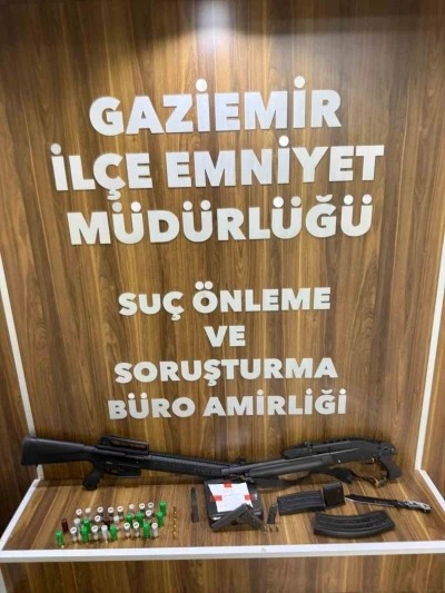 İzmir&rsquo;de gasp ve yağma iddiasıyla 3 ş&uuml;pheli yakalandı
