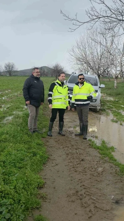 İzmir&rsquo;de gazeteci habere giderken haber oldu
