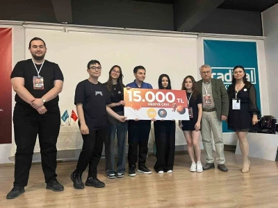 İzmir&rsquo;de gen&ccedil; beyinlerin uzay yarışı: &rsquo;Ay ve Mars K&ouml;y&uuml; Projesi&rsquo; final yaptı
