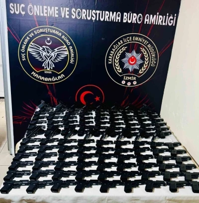İzmir&rsquo;de g&uuml;vercin k&uuml;mesinden cephanelik &ccedil;ıktı: 124 tabanca ele ge&ccedil;irildi
