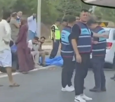 İzmir&rsquo;de iki otomobil &ccedil;arpıştı: 1 &ouml;l&uuml;, 5 yaralı

