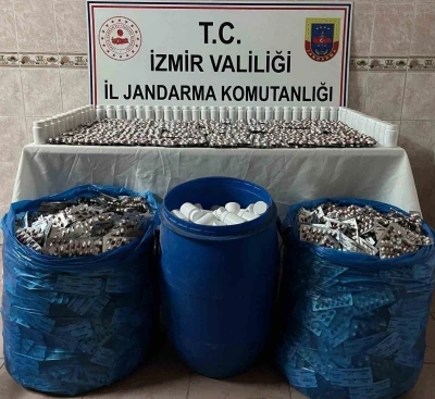 İzmir’de jandarma, uyuşturucu tacirlerine nefes aldırmadı: 87 şüpheli yakalandı
