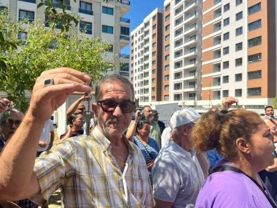 İzmir&rsquo;de kentsel d&ouml;n&uuml;ş&uuml;m mağdurlarından &rsquo;anahtarlı&rsquo; eylem
