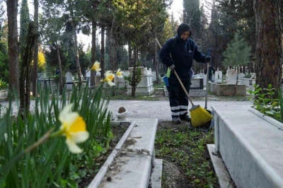 İzmir&rsquo;de mezarlıklar Ramazan Bayramı&rsquo;na hazırlanıyor
