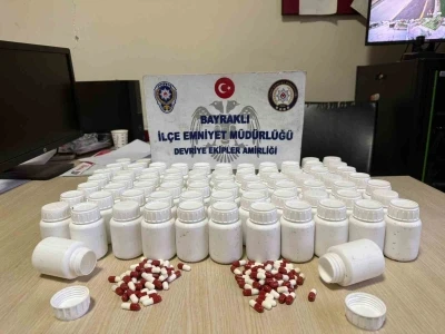İzmir&rsquo;de mezarlıkta poşet i&ccedil;erisinden binlerce uyuşturucu hap &ccedil;ıktı
