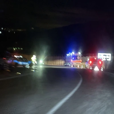 İzmir&rsquo;de motosiklet duvara &ccedil;arptı: 1 &ouml;l&uuml;
