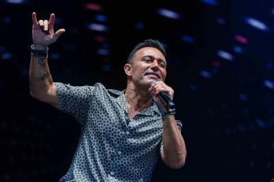 İzmir’de Mustafa Sandal coşkusu
